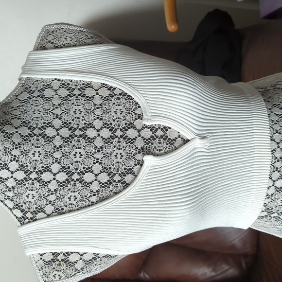 ROSE + VINE CROP TANK TOP - Picture 3 of 6